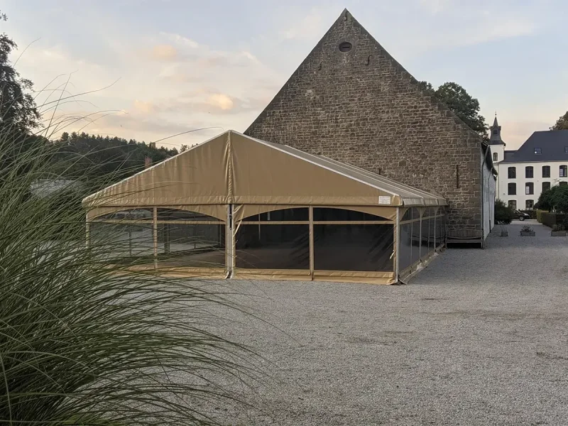 Réalisation - Chapiteaux couleur sable